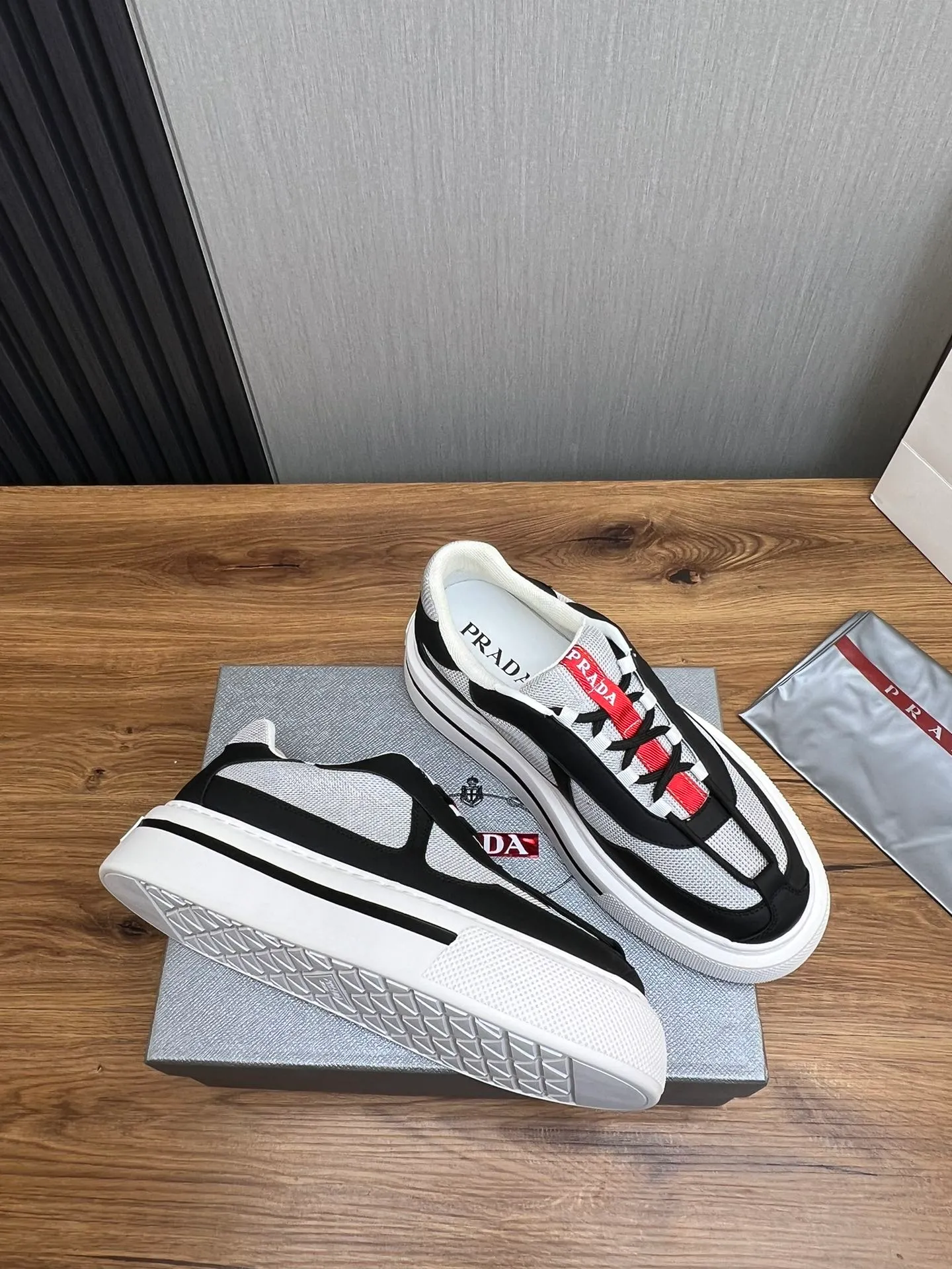 Men's shoes 💰580💰 [PRADA] Men's shoes are popular in the counter, official website is synchronized, 1 high-quality shipment ✔️Original fly-woven cowhide + cowhide lining, 1🆚1 replica, original sole, 38-45 (45 customized, non-refundable)